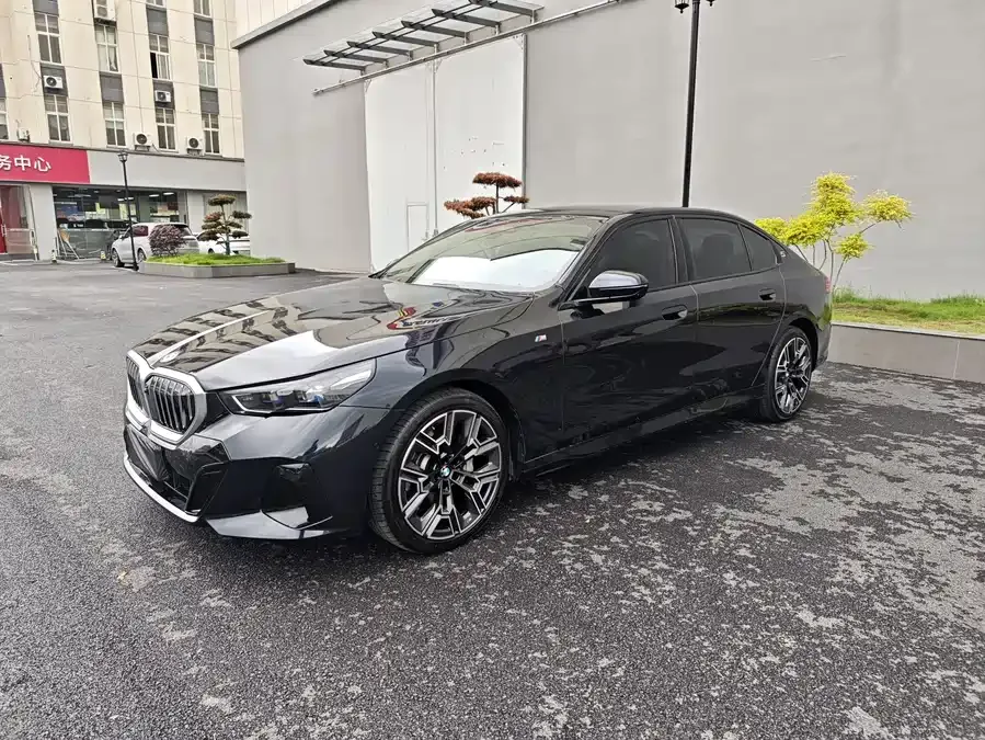 BMW 5 Series 2025