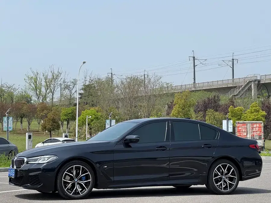BMW 5 Series BMW 5 Series (Imported) 2022 Model 2 530i M Sport Package 2023 — фото 1, купить с доставкой в Москву