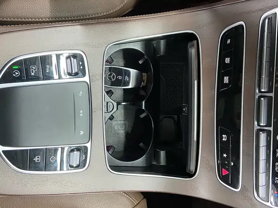 Mercedes-Benz E-Class Mercedes-Benz E-Class 2024 facelift E 300 L Luxury Edition 2023 — миниатюра 4