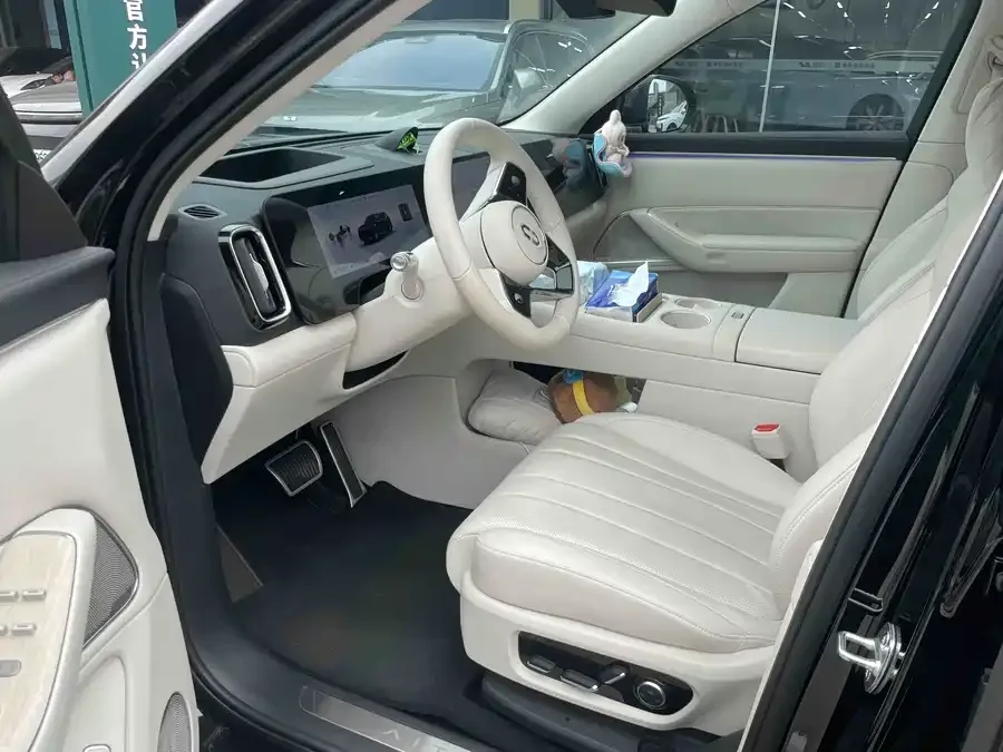 AITO M8 Wenjie M8 2025 Extended Range Max Edition 37kWh 5-Seater (192-line LiDAR) 2025 — миниатюра 2