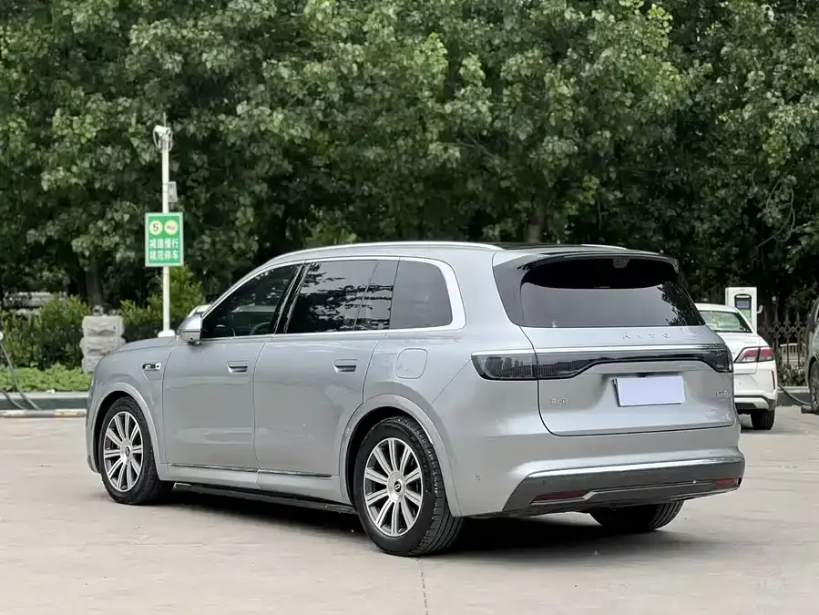AITO M8 Wenjie M8 2025 Extended Range Max+ Version 53.4kWh 6-Seater (192-line LiDAR) 2025 — миниатюра 3