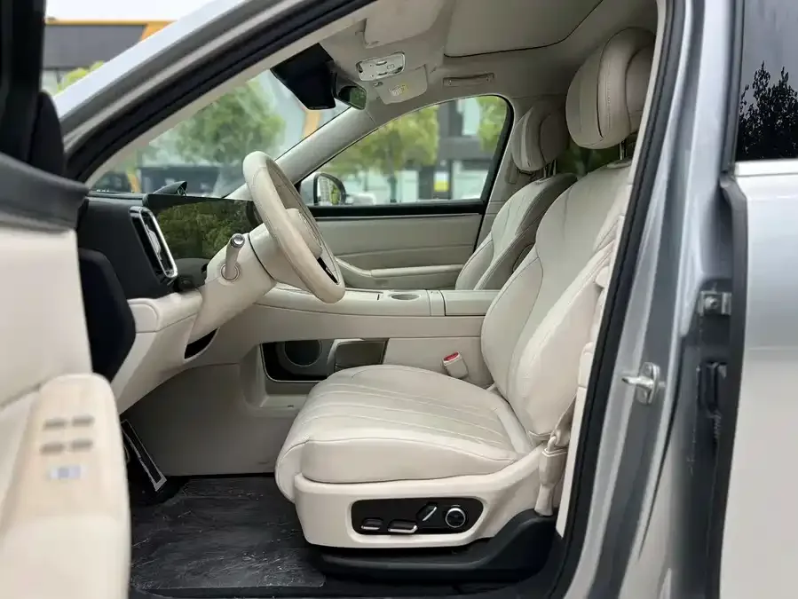AITO M8 Wenjie M8 2025 Extended Range Max+ Version 53.4kWh 6-Seater (192-line LiDAR) 2025 — миниатюра 4