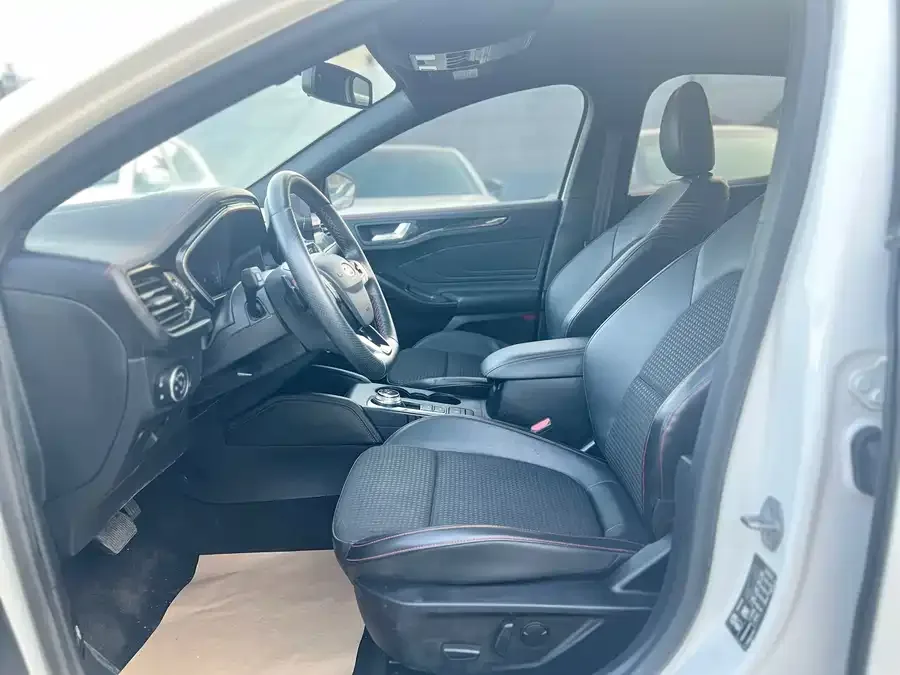 Ford Focus Focus 2021 hatchback EcoBoost 180 automatic ST Line 2022 — миниатюра 2