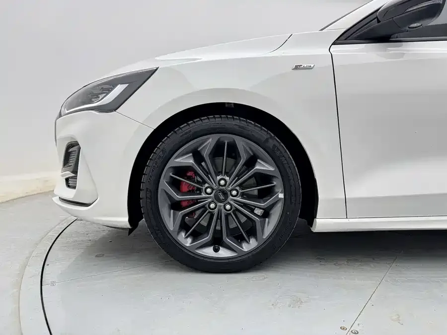 Ford Focus Focus 2022 hatchback EcoBoost 180 automatic ST Line 2023 — миниатюра 3