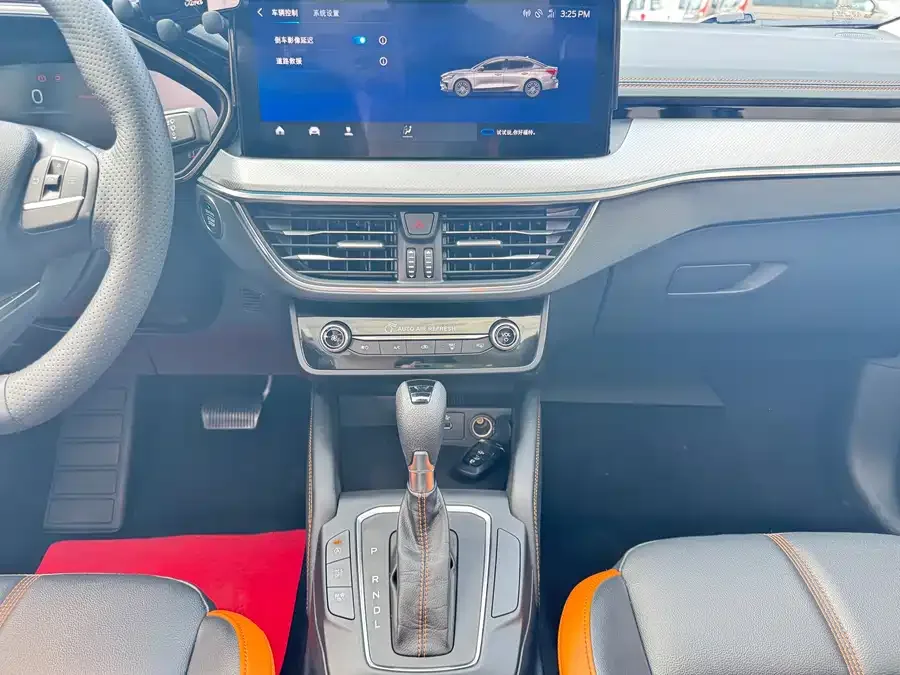 Ford Focus Focus 2022 Sedan EcoBoost 180 Automatic Competition Edition 2023 — миниатюра 4