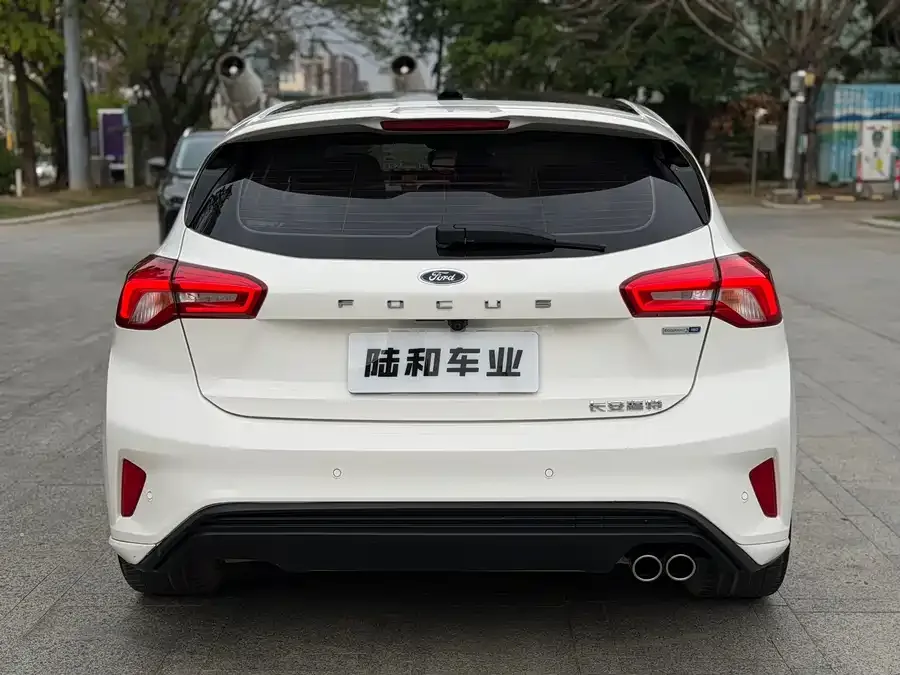 Ford Focus Focus 2022 hatchback EcoBoost 180 automatic ST Line 2023 — миниатюра 2
