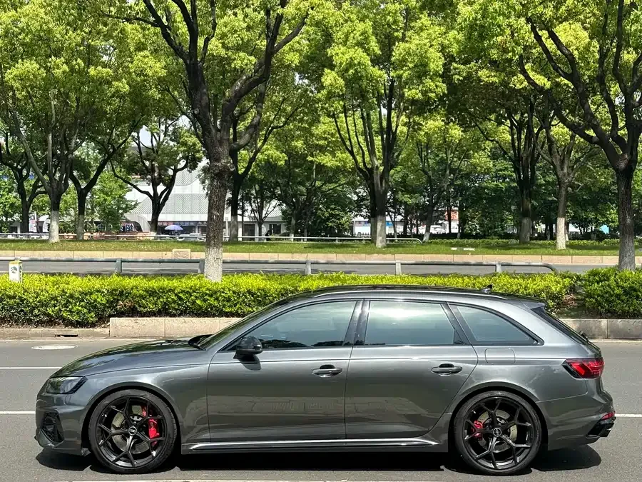 Audi RS 4 2024 RS4 Avant Engine Edition 2024 — миниатюра 2