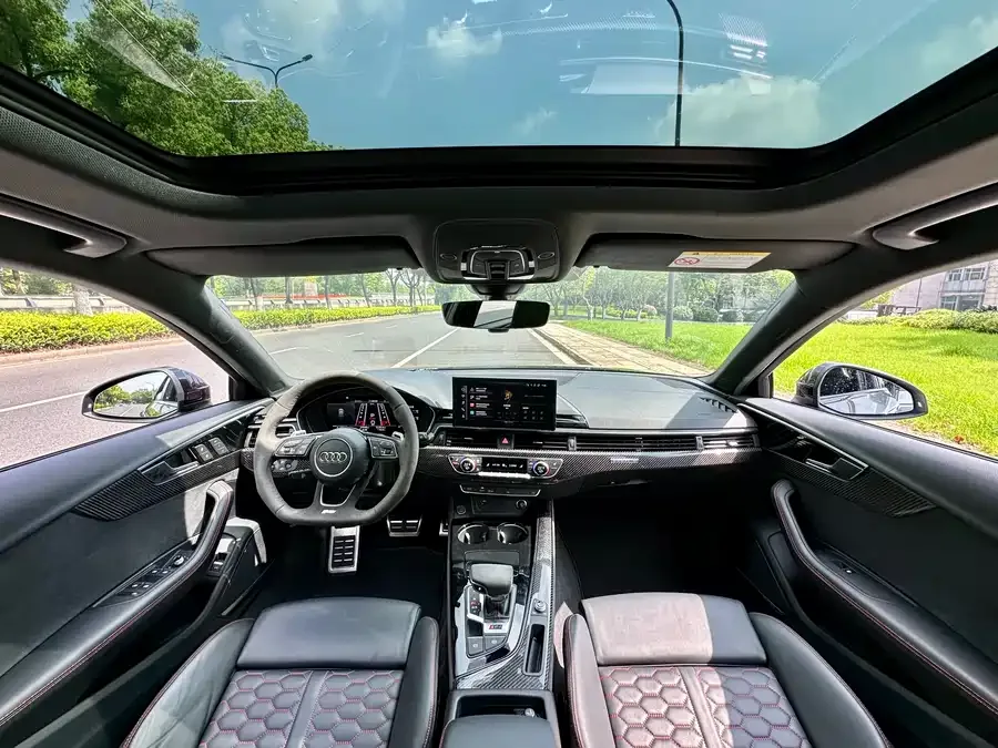 Audi RS 4 2024 RS4 Avant Engine Edition 2024 — миниатюра 5