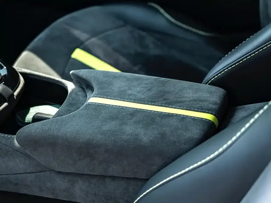 Aston Martin Vantage V8 Vantage 2023 4.0T V8 F1 Edition Coupe 2024 — миниатюра 4
