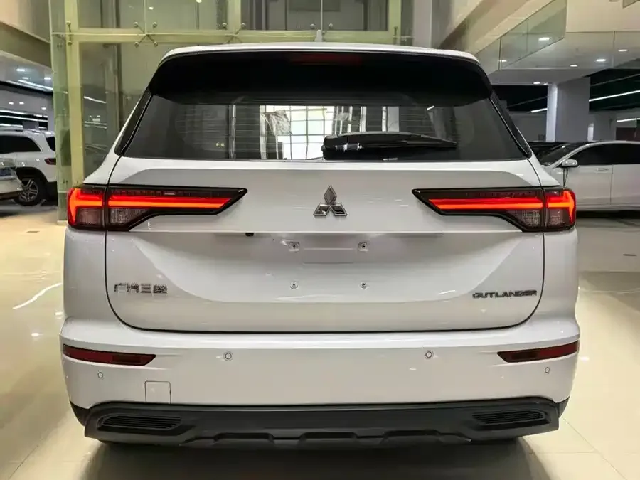 Mitsubishi Outlander Outlander 2023 1.5T CVT two-wheel drive exclusive version with 5 seats 2023 — миниатюра 4