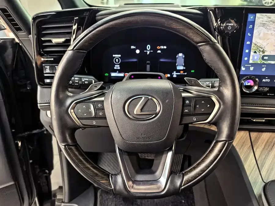 Lexus LM 2023 500h Six-seat Premium Edition 2024 — миниатюра 4