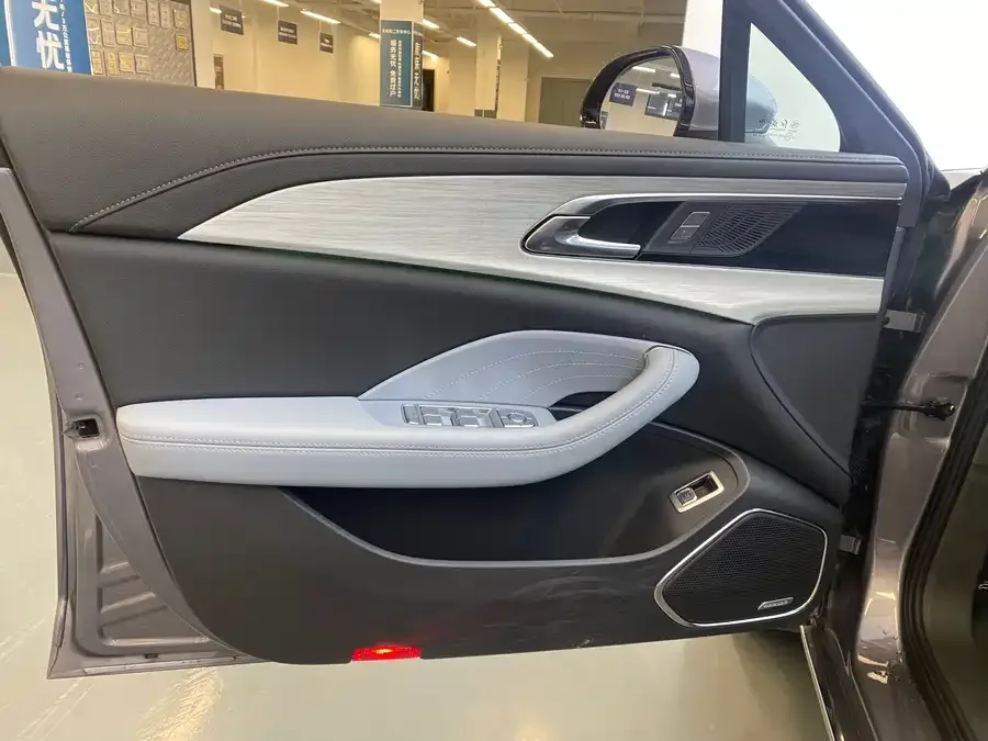 Hongqi H5 PHEV Hongqi H5 PHEV 2025 170 Super Hybrid Edition 2025 — миниатюра 2