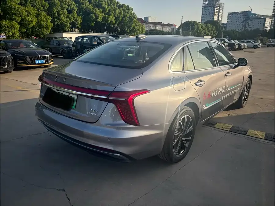 Hongqi H5 PHEV Hongqi H5 PHEV 2025 170 Super Hybrid Edition 2025 — миниатюра 2