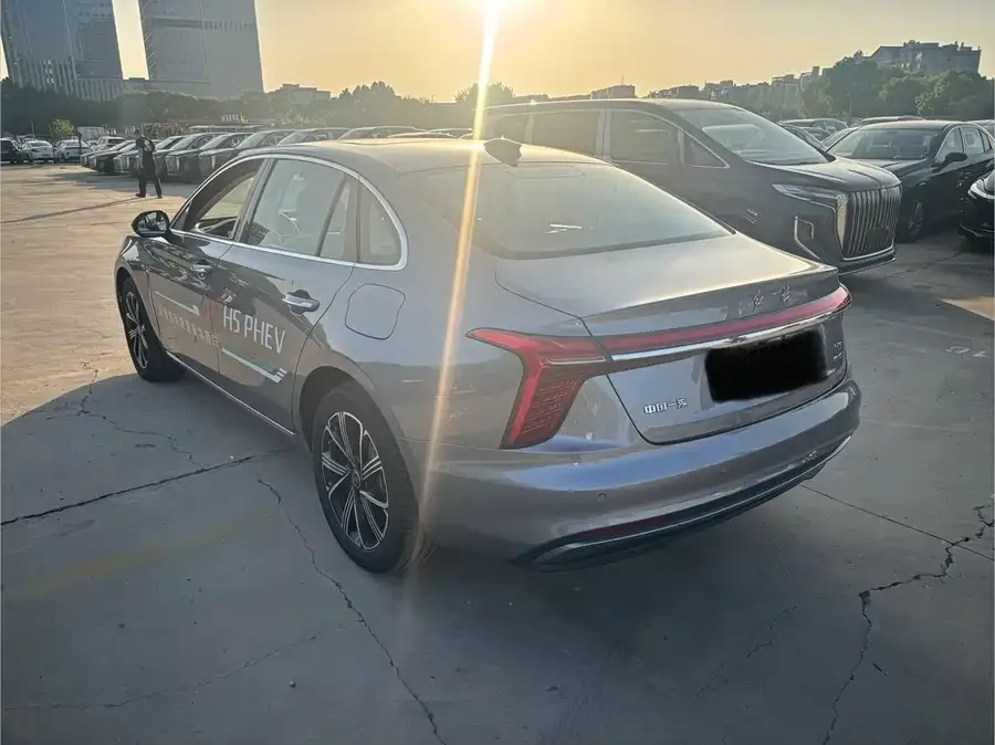 Hongqi H5 PHEV Hongqi H5 PHEV 2025 170 Super Hybrid Edition 2025 — миниатюра 4
