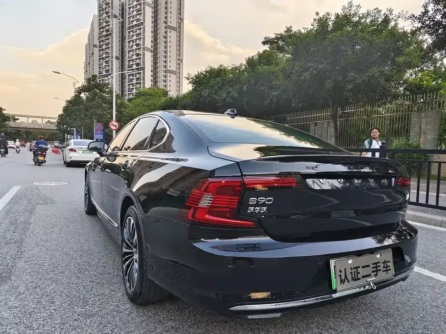 Volvo S90 plug-in hybrid 2023 T8 plug-in hybrid four-wheel drive long-range Zhiyi luxury version 2023 — миниатюра 4