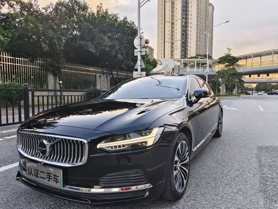 Volvo S90 plug-in hybrid 2023