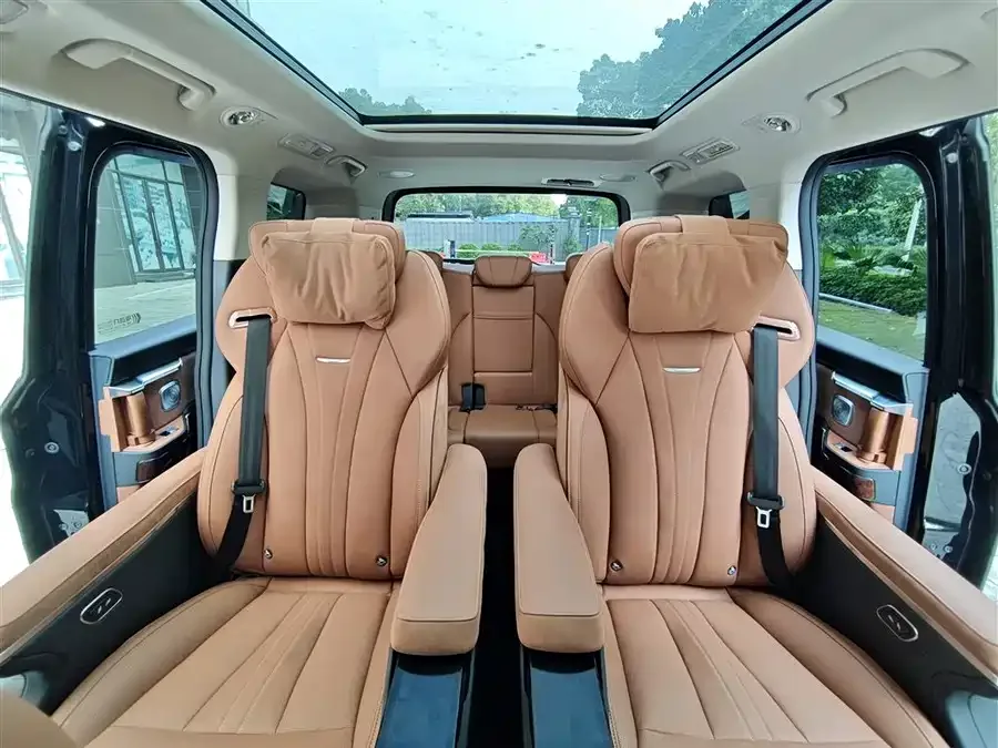 Hongqi HQ9 PHEV Hongqi HQ9 PHEV 2024 2.0T 4WD Luxury Edition 2024 — миниатюра 4