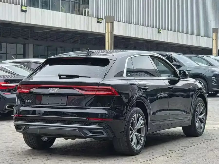 Audi Q8 2022 55 TFSI exclusive dynamic model 2023 — миниатюра 3