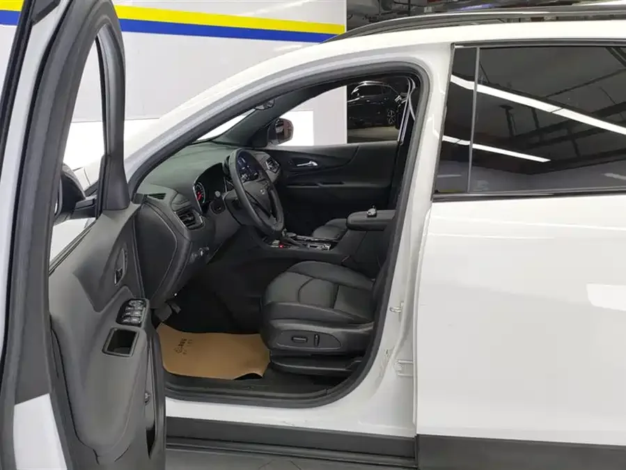 Chevrolet Equinox Explorer 2022 light hybrid 550T RS smart expansion version 2023 — миниатюра 3