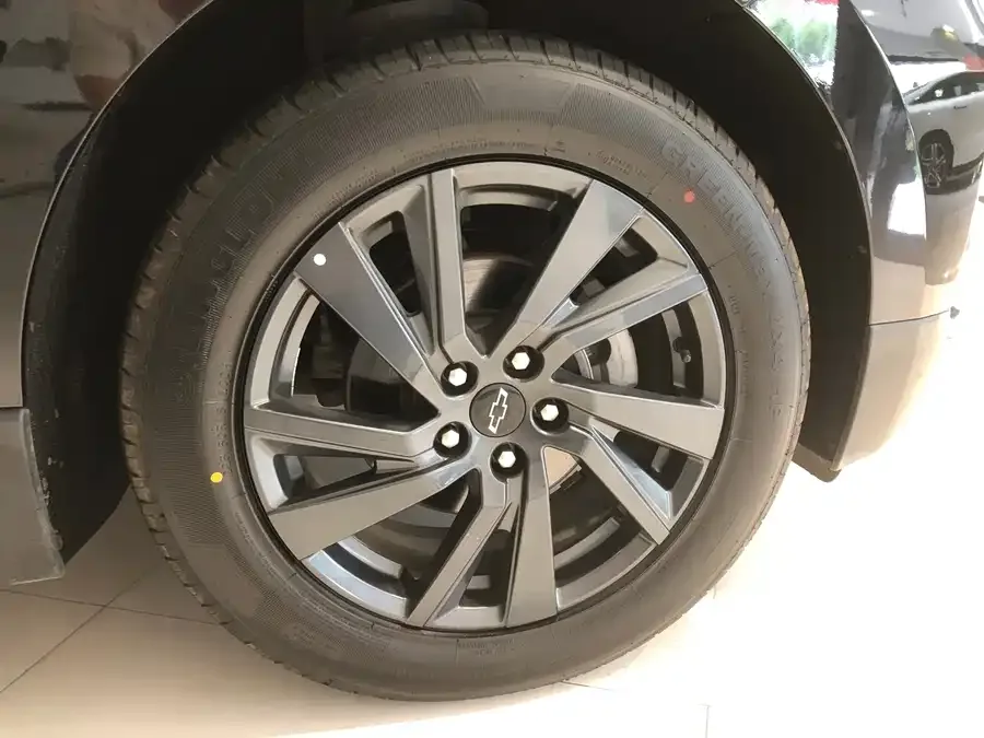 Chevrolet Equinox Explorer 2022 mild hybrid 550T RS four-wheel drive intelligent expansion version 2023 — миниатюра 4