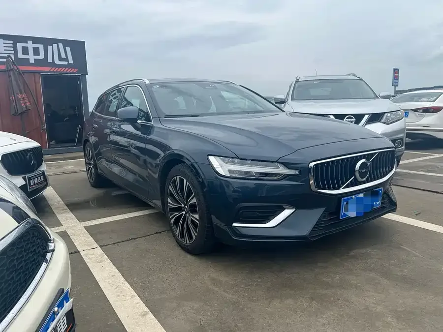 Volvo V60 2024 B5 Zhiyuan Luxury Edition 2023 — миниатюра 3