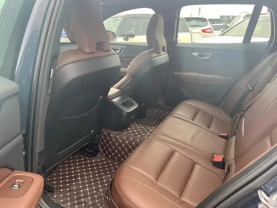 Volvo V60 2024 B5 Zhiyuan Luxury Edition 2023 — миниатюра 5