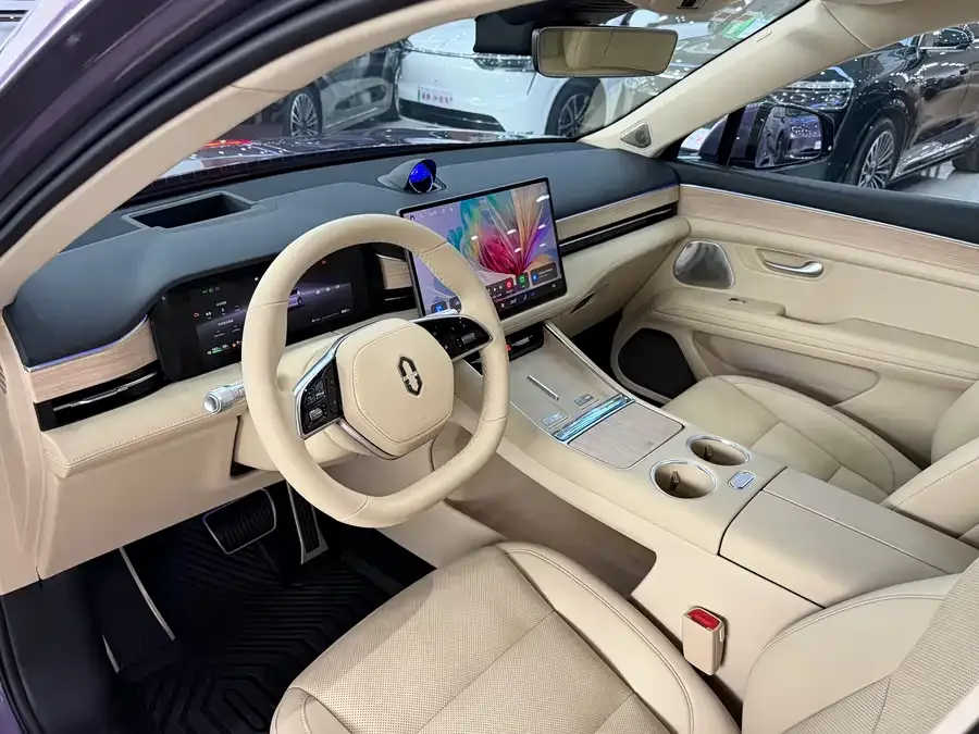AITO M5 M5 2025 Extended Range Ultra 4WD Edition 2025 — миниатюра 3