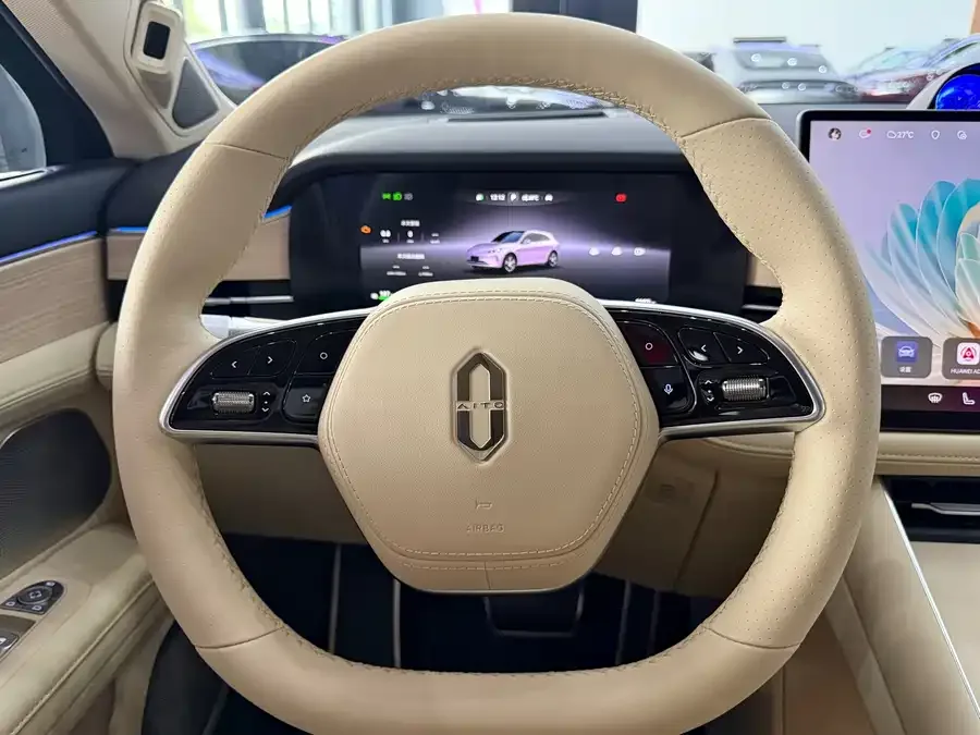 AITO M5 M5 2025 Extended Range Ultra 4WD Edition 2025 — миниатюра 4