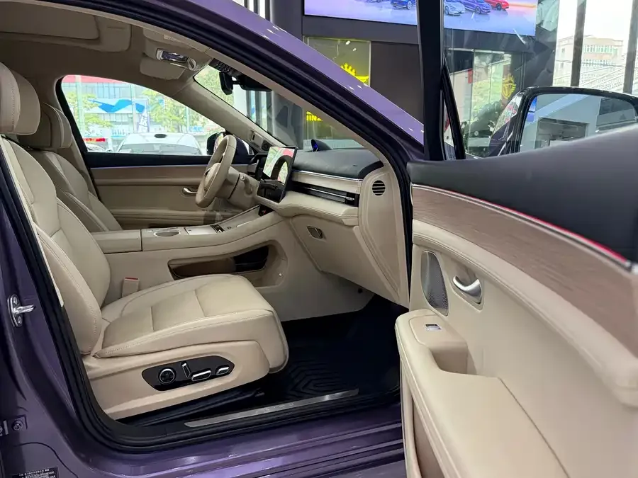 AITO M5 M5 2025 Extended Range Ultra 4WD Edition 2025 — миниатюра 5