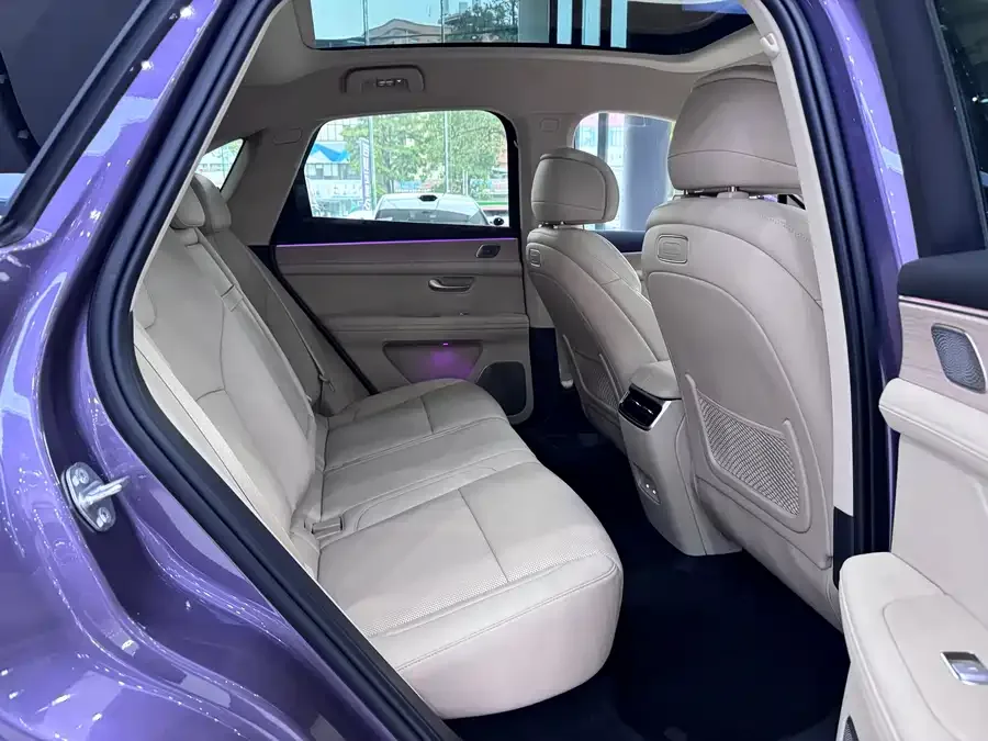 AITO M5 M5 2025 Extended Range Ultra 4WD Edition 2025 — миниатюра 4