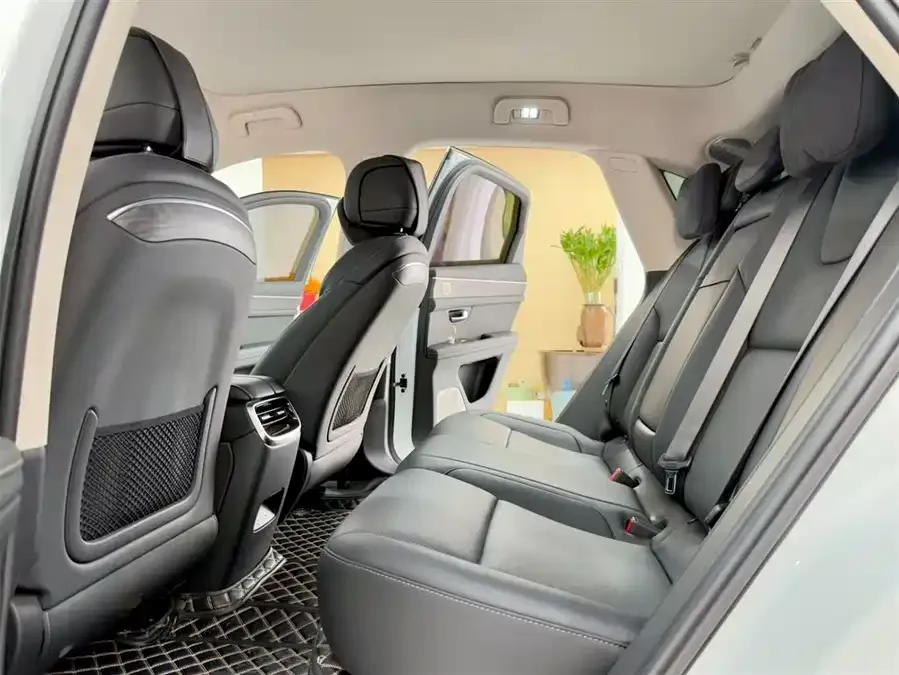 AITO M5 M5 2022 Extended Range 4WD Ultimate Edition 2022 — миниатюра 3