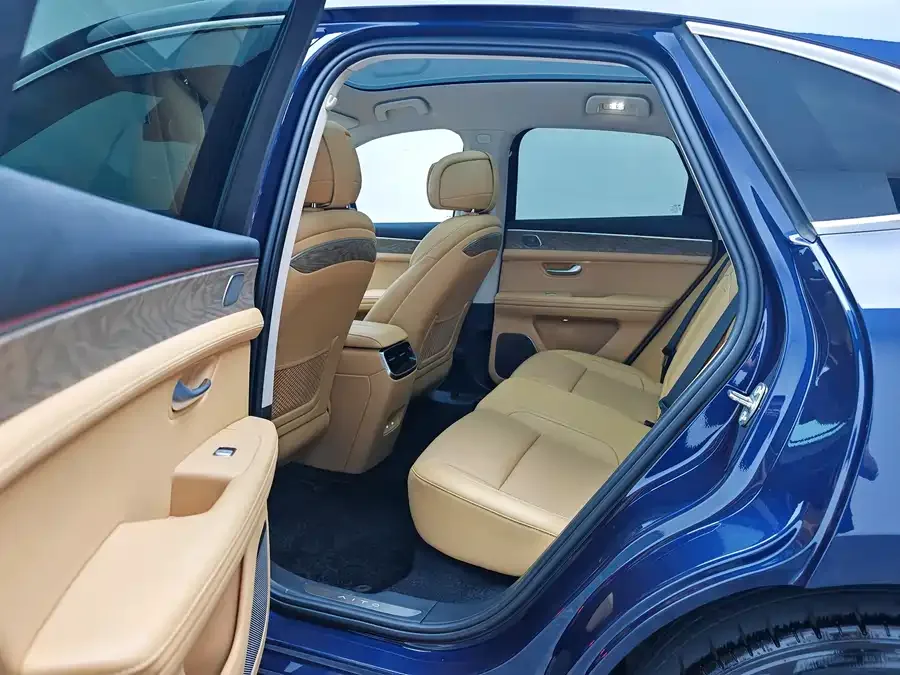 AITO M5 M5 2022 Extended Range Rear-Drive Standard Edition 2023 — миниатюра 5