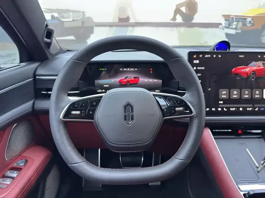 AITO M5 M5 2025 Extended Range Ultra 4WD Edition 2025 — миниатюра 4