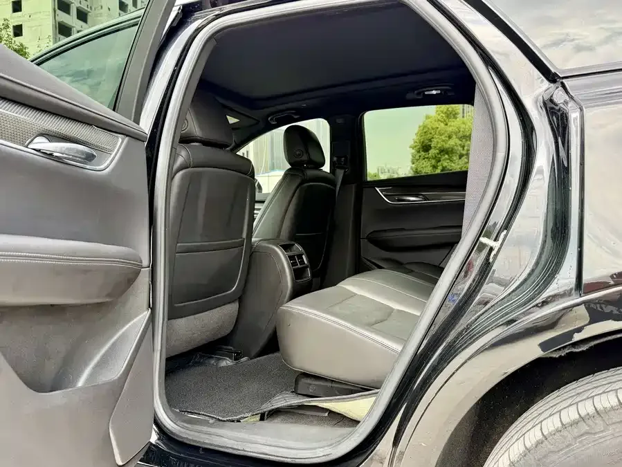 Cadillac XT5 2022 2.0T two-wheel drive fashion model 2023 — миниатюра 4