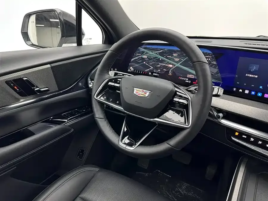 Cadillac XT5 2025 2.0T Luxury Edition 2025 — миниатюра 3
