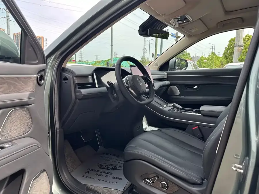 AITO M7 QM7 2024 1.5T RWD Plus Edition 5 Seaters 2025 — миниатюра 3
