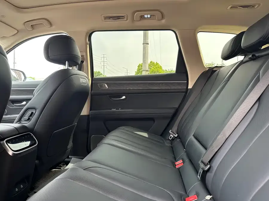 AITO M7 QM7 2024 1.5T RWD Plus Edition 5 Seaters 2025 — миниатюра 4