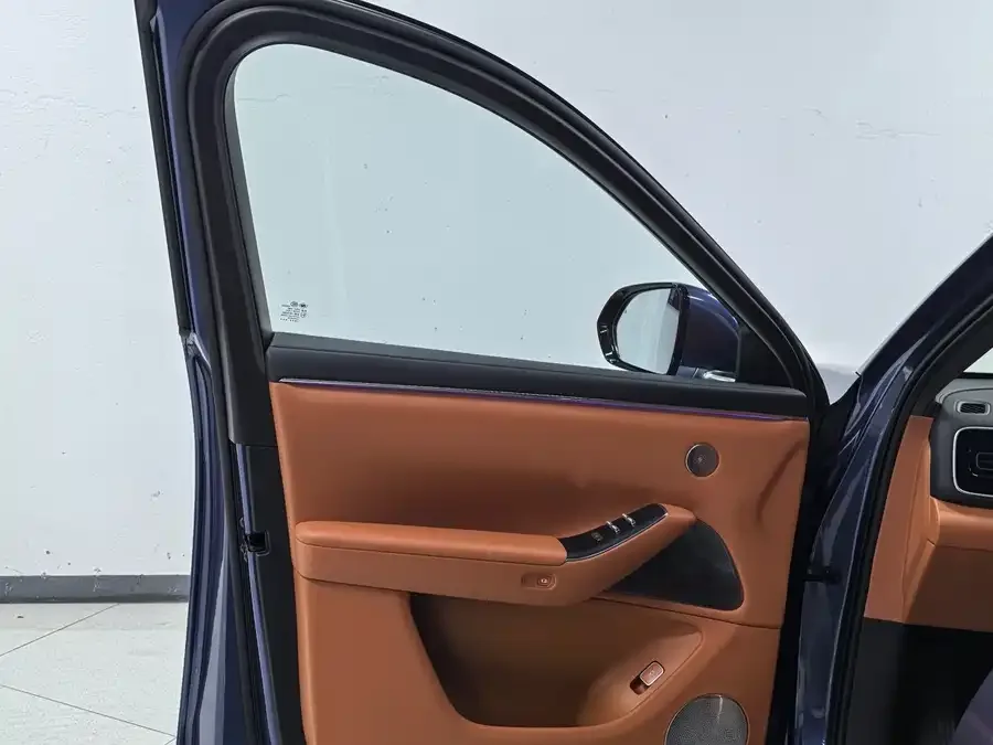 AITO M7 Wenjie M7 2026 Extended Range Ultra 4WD 5-Seater (192-line LiDAR) 2025 — миниатюра 4