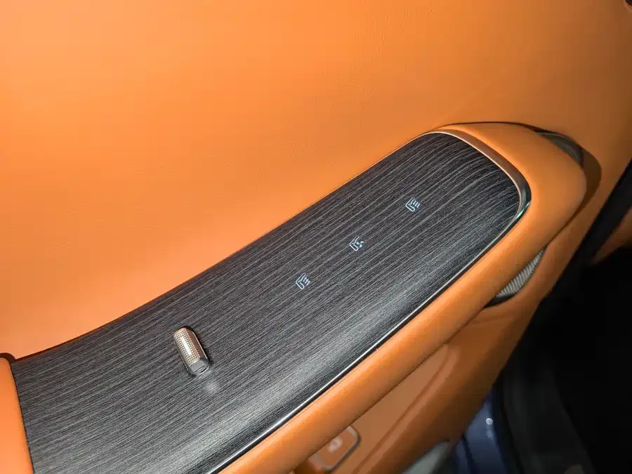 AITO M7 Wenjie M7 2026 Extended Range Ultra 4WD 5-Seater (192-line LiDAR) 2025 — миниатюра 5
