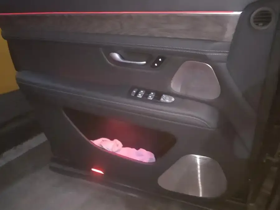 AITO M7 QM7 2022 1.5T RWD Comfort Edition 2023 — миниатюра 5