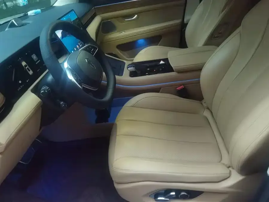 AITO M7 QM7 2022 1.5T RWD Comfort Edition 2023 — миниатюра 3