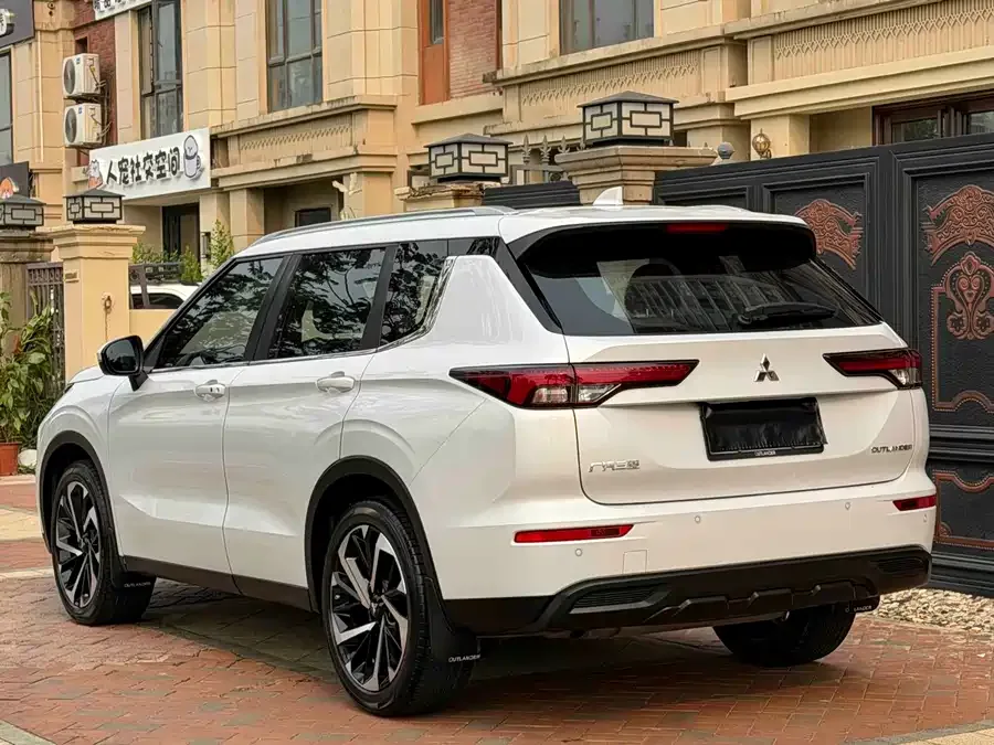 Mitsubishi Outlander Outlander 2023 1.5T CVT two-wheel drive exclusive version with 5 seats 2023 — миниатюра 3