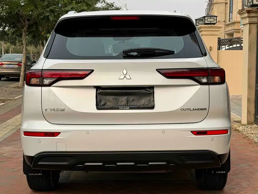 Mitsubishi Outlander Outlander 2023 1.5T CVT two-wheel drive exclusive version with 5 seats 2023 — миниатюра 5