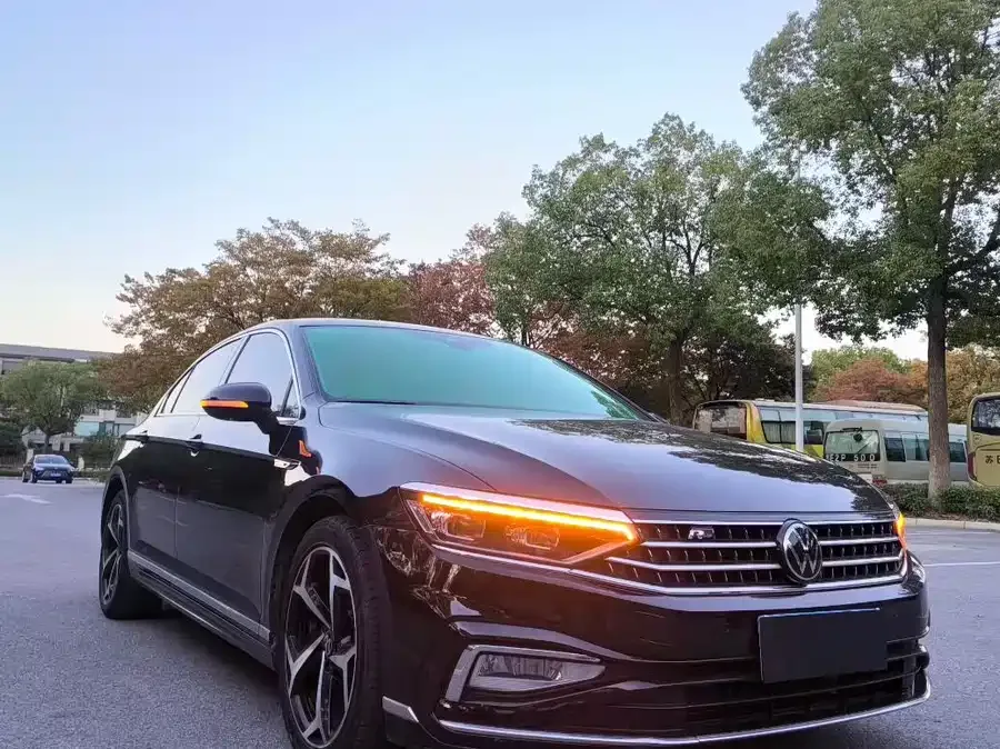Volkswagen Magotan Magotan 2023 2 million commemorative edition 330TSI DSG luxury model 2023 — миниатюра 3