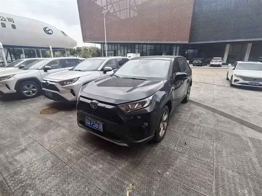 Toyota RAV4 RAV4 Rongfang 2022 2.0L CVT 2WD Fashion Edition 2023 — фото 1, купить с доставкой в Москву