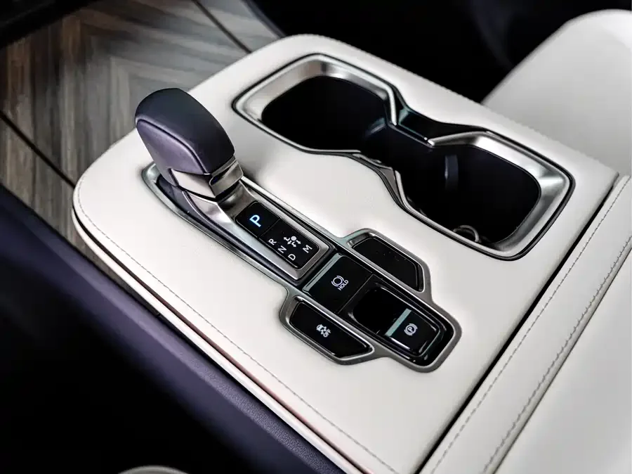 Lexus LM 500h 2025 Four-Seat Executive Edition 2025 — миниатюра 3