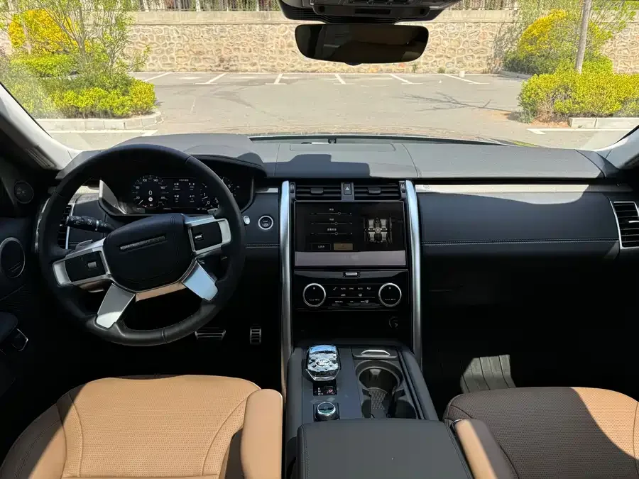 Land Rover finds Discover the 2023 360PS Metropolis Edition 2022 — миниатюра 4