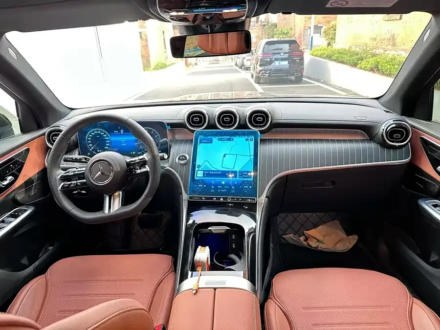 Mercedes-Benz GLC-Class Mercedes-Benz GLC 2023 GLC 260 L 4MATIC luxury 5-seater 2023 — миниатюра 4