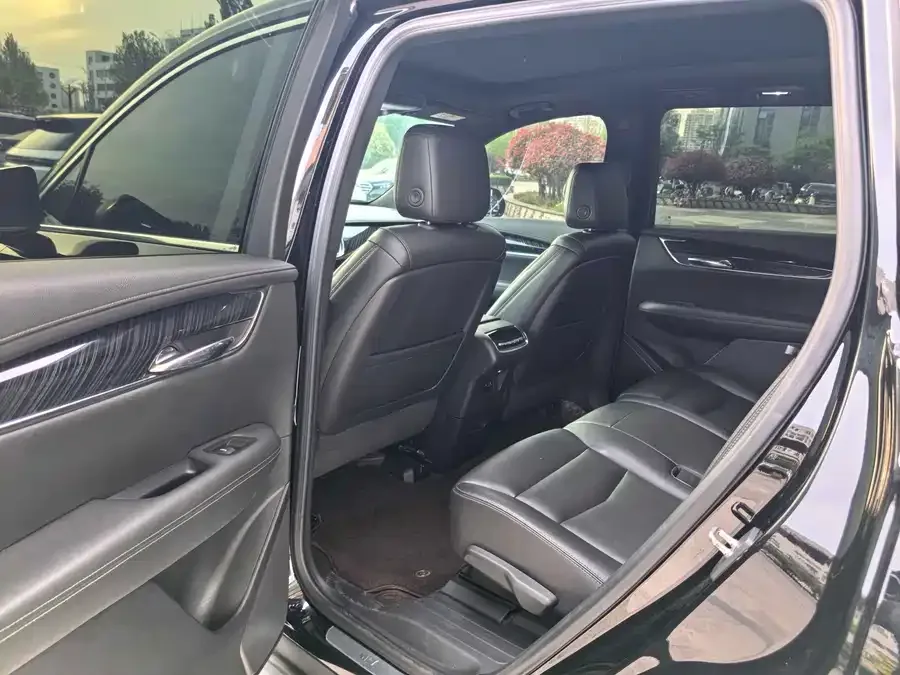 Cadillac XT6 2022 2.0T 7-seat 2WD luxury model 2022 — миниатюра 2