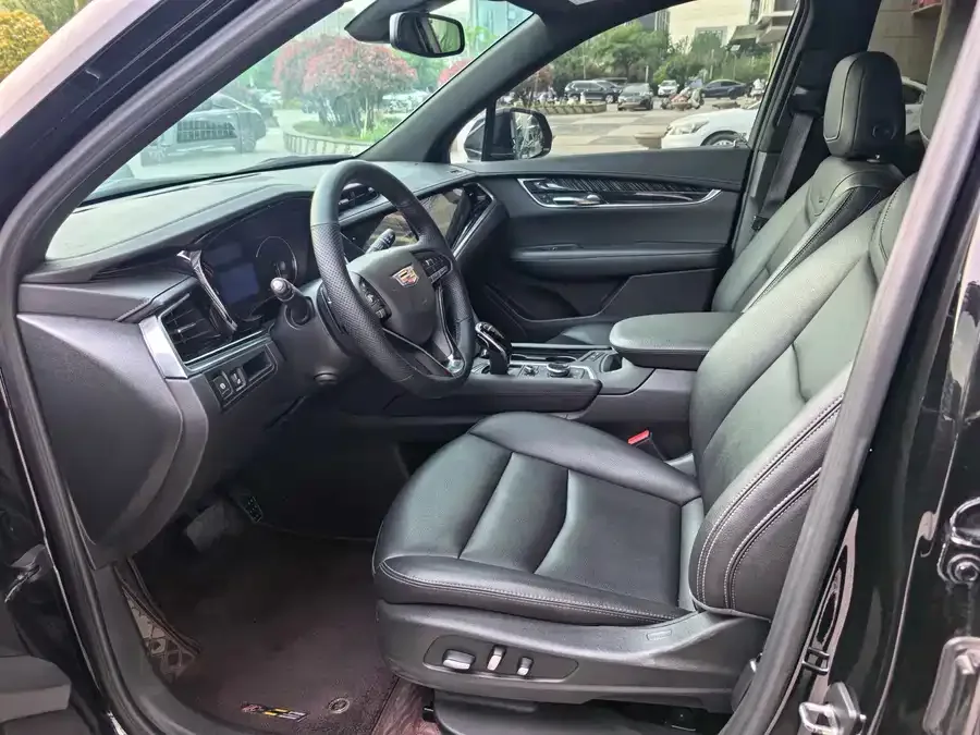 Cadillac XT6 2022 2.0T 7-seat 2WD luxury model 2022 — миниатюра 3